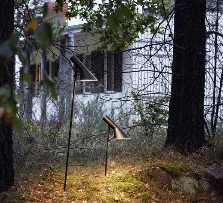 Borne, Aj garden court, piquet sans adaptateur, noir, IP65, LED, 2700K, 454 lm, Ø90cm, H50,4cm - Louis Poulsen