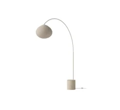 Lampadaire, Acorn, crème mat, abat-jour sable, base travertin, câble ambre, Ø50cm, H243,2cm - Bolia