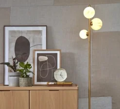 Lampadaire, Carrara 3 globes, Finition Marbre blanc, laiton, Ø25cm, H159cm - It's about Romi