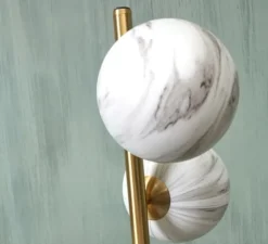 Lampadaire, Carrara 3 globes, Finition Marbre blanc, laiton, Ø25cm, H159cm - It's about Romi