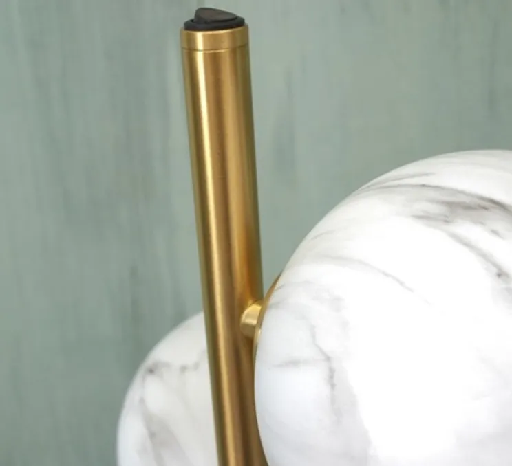 Lampadaire, Carrara 3 globes, Finition Marbre blanc, laiton, Ø25cm, H159cm - It's about Romi