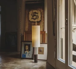 Lampadaire, Dorica, base marron foncé, abat-jour naturel, L28cm, H143cm - Santa & Cole