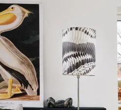 Lampadaire, F Prete-Moi Ta Plume! Jais, jais motif plume et barre argent, Ø40cm, H53cm - Ebb and Flow