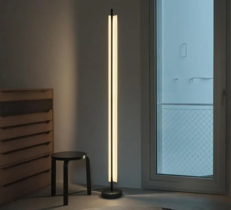 Lampadaire, Lámina 165 , noir, LED, dim, 2700K, 1484 lm, Ø21cm, H187,5cm - Santa & Cole