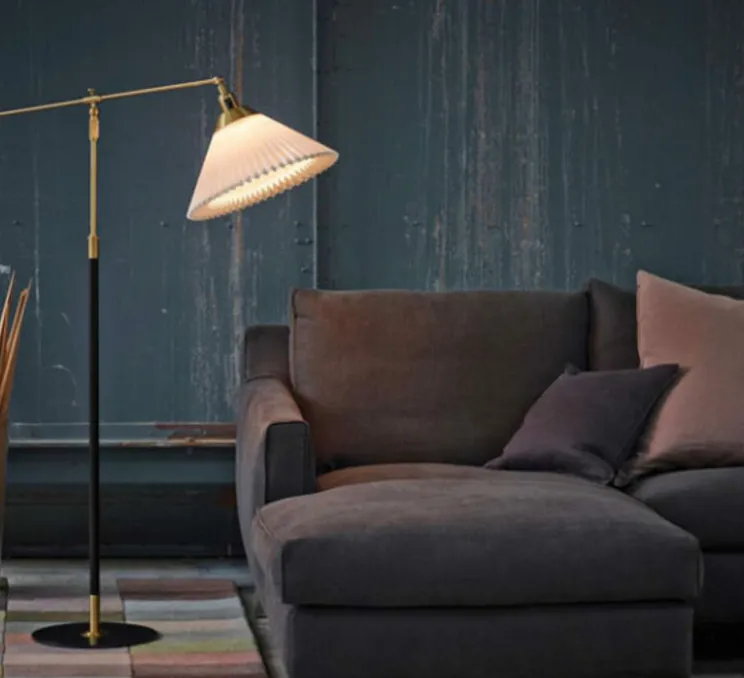 Lampadaire, 349PA, laiton, abat-jour papier plié, blanc, Ø55cm, H158cm - Le Klint