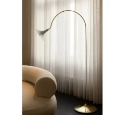 Lampadaire, Petalii, blanc, laiton poli, L105cm, H170cm - Nuura