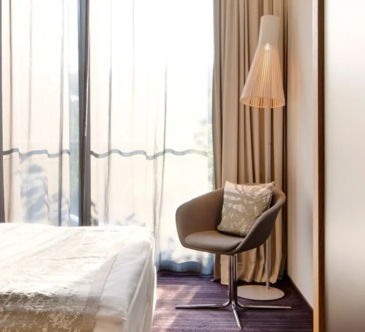 Lampadaire, Secto 4210, bois, blanc, LED, L30cm, H175cm - Secto Design