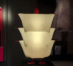 Lampadaire, Walking in the Rain, blanc et rouge, LED, dim, 2700K, 1940 lm, Ø110cm, H140cm - Ingo Maurer
