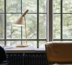 Lampe à poser, AJ, beige, L35cm, H56cm - Louis Poulsen