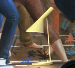 Lampe à poser, AJ Mini, jaune, L24,7cm, H43,3cm - Louis Poulsen