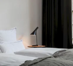 Lampe à poser, AJ, noir, L21,5cm, H56cm - Louis Poulsen