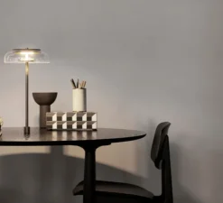 Lampe à poser, Blossi in-set, laiton, transparent, LED, dim, 2700K, 460 lm, Ø23cm, H42,6cm - Nuura