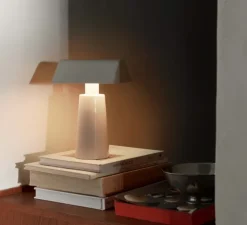 Lampe à poser, Caret, Gris soie, LED, dim, 2700K, 100 lm, L15cm, H22cm - Andtradition