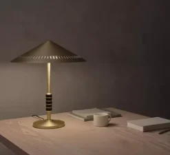 Lampe à poser, Governor, laiton, noyer, Ø40,5cm, H45,4cm - LYFA