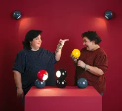 Lampe à poser, Gravitino 541, gris et rouge, LED, dim, 3000K, 956 lm, L14cm, H24,9cm - Stilnovo