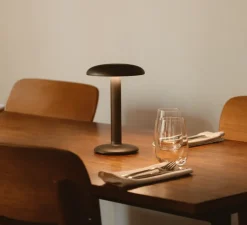 Lampe à poser, Gustave Residential, anthracite, IP54, LED, dim, 2700K, 221 lm, Ø16cm, H23cm - Flos