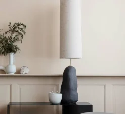 Lampe à poser, Hebe, abat-jour Eclipse, naturel et anthracite, Ø30cm, H128cm - Ferm Living