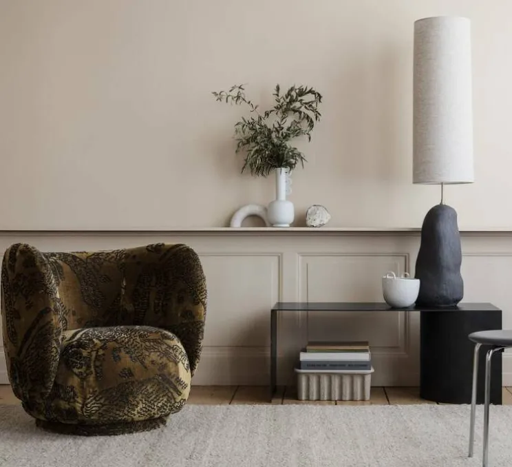 Lampe à poser, Hebe, abat-jour Eclipse, naturel et anthracite, Ø30cm, H128cm - Ferm Living