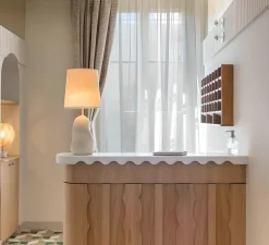 Lampe à poser, Hebe Medium blanc cassé, abat-jour Eclipse naturel, Ø27,5cm, H71,5cm - Ferm Living