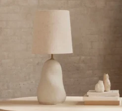 Lampe à poser, Hebe Medium blanc cassé, abat-jour Eclipse naturel, Ø27,5cm, H71,5cm - Ferm Living