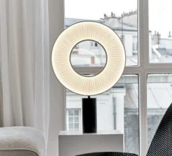 Lampe à poser, Iris 40, blanc & noir, LED, dim, 2700K, 4800 lm, Ø41,5cm, H55cm - Dix heures dix