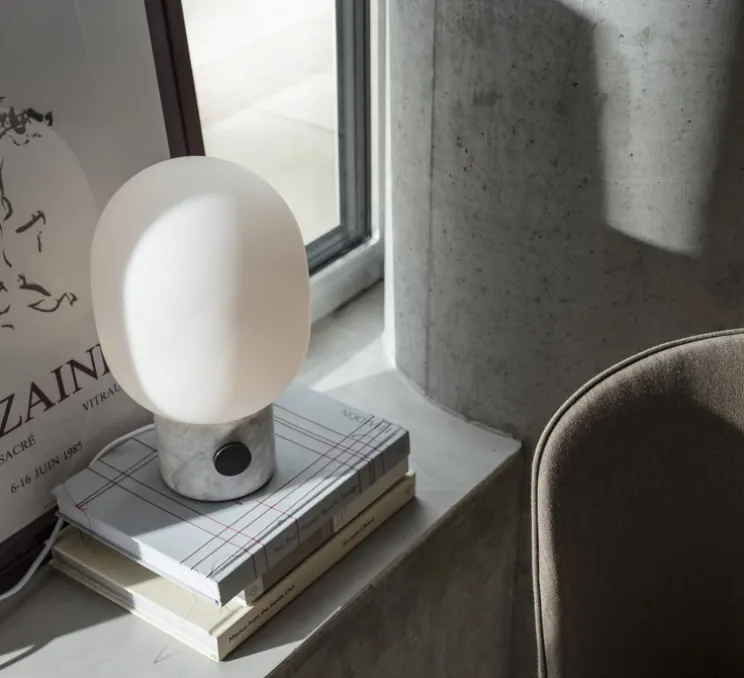 Lampe à poser, JWDA , marbre blanc, opalin mat, Ø19cm, H32cm - Audo Copenhagen