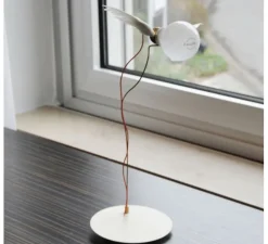 Lampe à poser, Lucellino table, blanc, rouge, Ø30cm, H35cm - Ingo Maurer