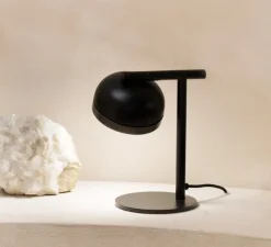 Lampe à poser, Molly, 556.31, dôme noir texturé et bague étain satiné, IP40, LED, dim, 2700K, 800 lm, L17cm, H28cm - Tooy
