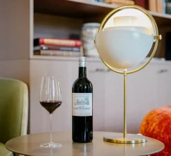 Lampe à poser, Multi-Lite, laiton et blanc, Ø25,5cm, H50cm - Gubi