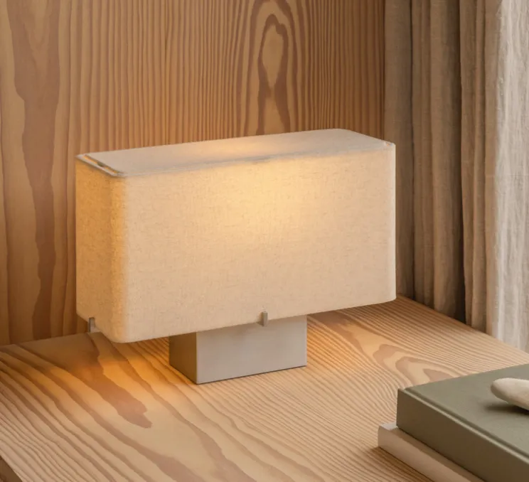 Lampe à poser, Nonna, Aluminium brossé, abat-jour sable, L34,5cm, H24cm - Audo Copenhagen