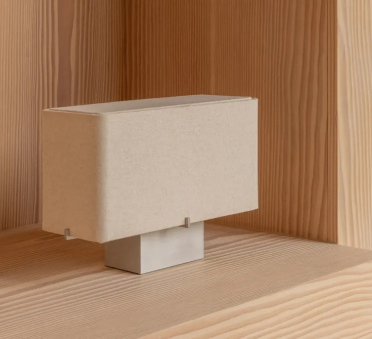 Lampe à poser, Nonna, Aluminium brossé, abat-jour sable, L34,5cm, H24cm - Audo Copenhagen