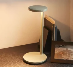 Lampe à poser, Oblique Qi, vert sauge, LED, dim, 2700K, 479 lm, Ø15,5cm, H35cm - Flos