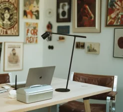 Lampe à poser, One + Desk, noir, LED, dim, 2700K, 245 lm, L38cm, H57,7cm - Tonone