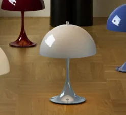 Lampe à poser, Panthella 250, bleu pâle opale, Ø25cm, H34,6cm - Louis Poulsen