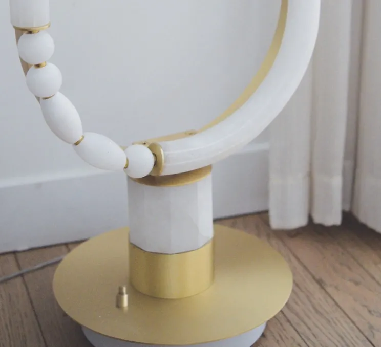 Lampe à poser, Pearl M, laiton satiné, albâtre, LED, 2700K, 3200 lm, TRIAC, L44cm, H97cm - AME EDITIONS MANUFACTUREES