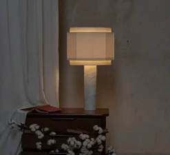 Lampe à poser, Pipo Okla, câble noir, Marbre blanc, Ø35cm, H60cm - Simone & Marcel