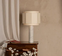 Lampe à poser, Pipo Okla, câble noir, Marbre blanc, Ø35cm, H60cm - Simone & Marcel
