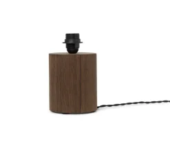 Lampe à poser, Post Solid, chêne fumé, abat-jour curry, Ø33cm, H39,5cm - Ferm Living