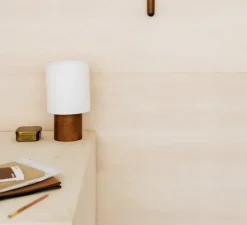 Lampe à poser, Simone Petite, Bois noyer & blanc, Ø18cm, H33cm - An°so