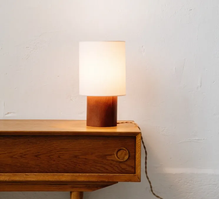 Lampe à poser, Simone Petite, Bois noyer & blanc, Ø18cm, H33cm - An°so