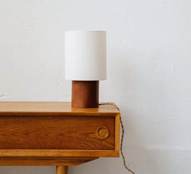 Lampe à poser, Simone Petite, Bois noyer & blanc, Ø18cm, H33cm - An°so