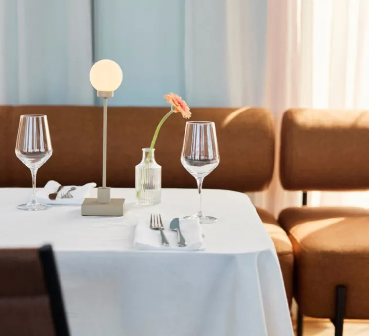 Lampe à poser, Snowball Portable, laiton, H41cm, L10cm- Northern