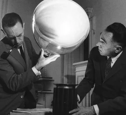 Lampe à poser, Taccia Verre, argent anodisé, LED, 2700K, 1400lm, Ø49,5cm, H64,5cm - Flos