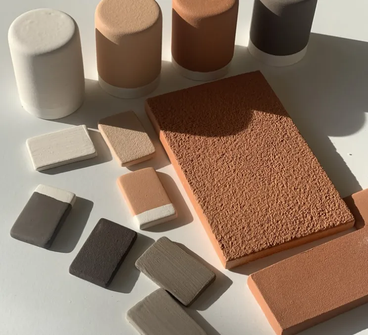 Lampe à poser, Terra Big, chocolat/carve, chocolat/sablé, blanc/sablé, IP44, LED, dim, 2700K, 1000 lm, Ø37,2cm, H48,2cm - Pott