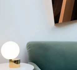 Lampe à poser, Tip of the Tongue, blanc et laiton, L20,7cm, H30cm - Anastassiades Studio