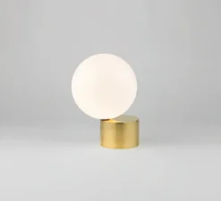 Lampe à poser, Tip of the Tongue, blanc et laiton, L20,7cm, H30cm - Anastassiades Studio