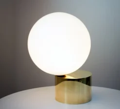 Lampe à poser, Tip of the Tongue, blanc et laiton, L20,7cm, H30cm - Anastassiades Studio