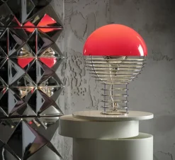 Lampe à poser, Wire, rouge, chrome, Ø30cm, H42cm - Verpan