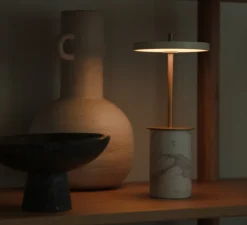 Lampe, Baladeuse, Asteria Move mini, Marbre blanc, LED, dim, 2600K, 124 lm, Ø12cm, H25,5cm - Umage