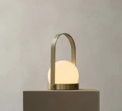 Lampe, baladeuse, Carrie, laiton brossé, LED, dim, 2700K, 380 lm, Ø13,5cm, H24,5cm - Audo Copenhagen